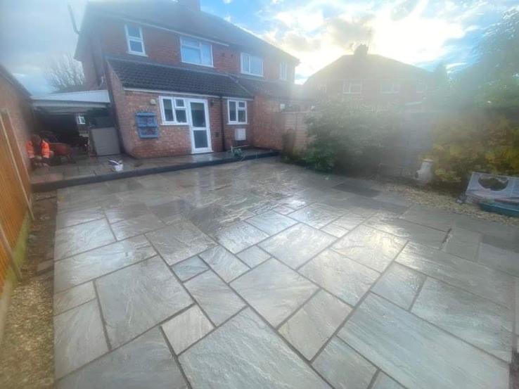 beautiful slabbing design created by P&A Blockpaving in Worcestershire this week